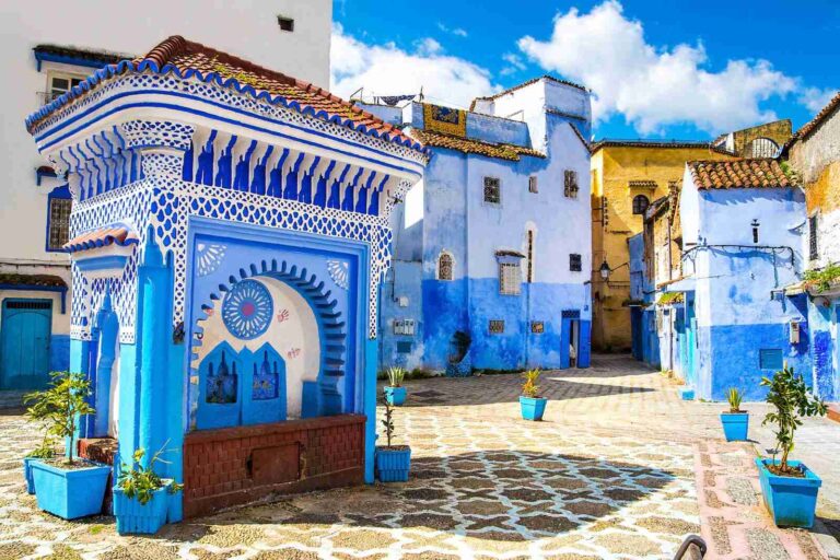 Enjoy a beautiful Chefchaouen day trip from Fes, exploring the charming blue-painted streets and picturesque mountain landscapes of Chefchaouen.